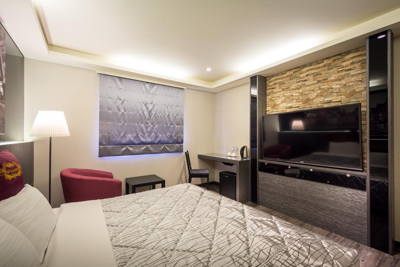 Carnival Motel Тайбэй Экстерьер фото