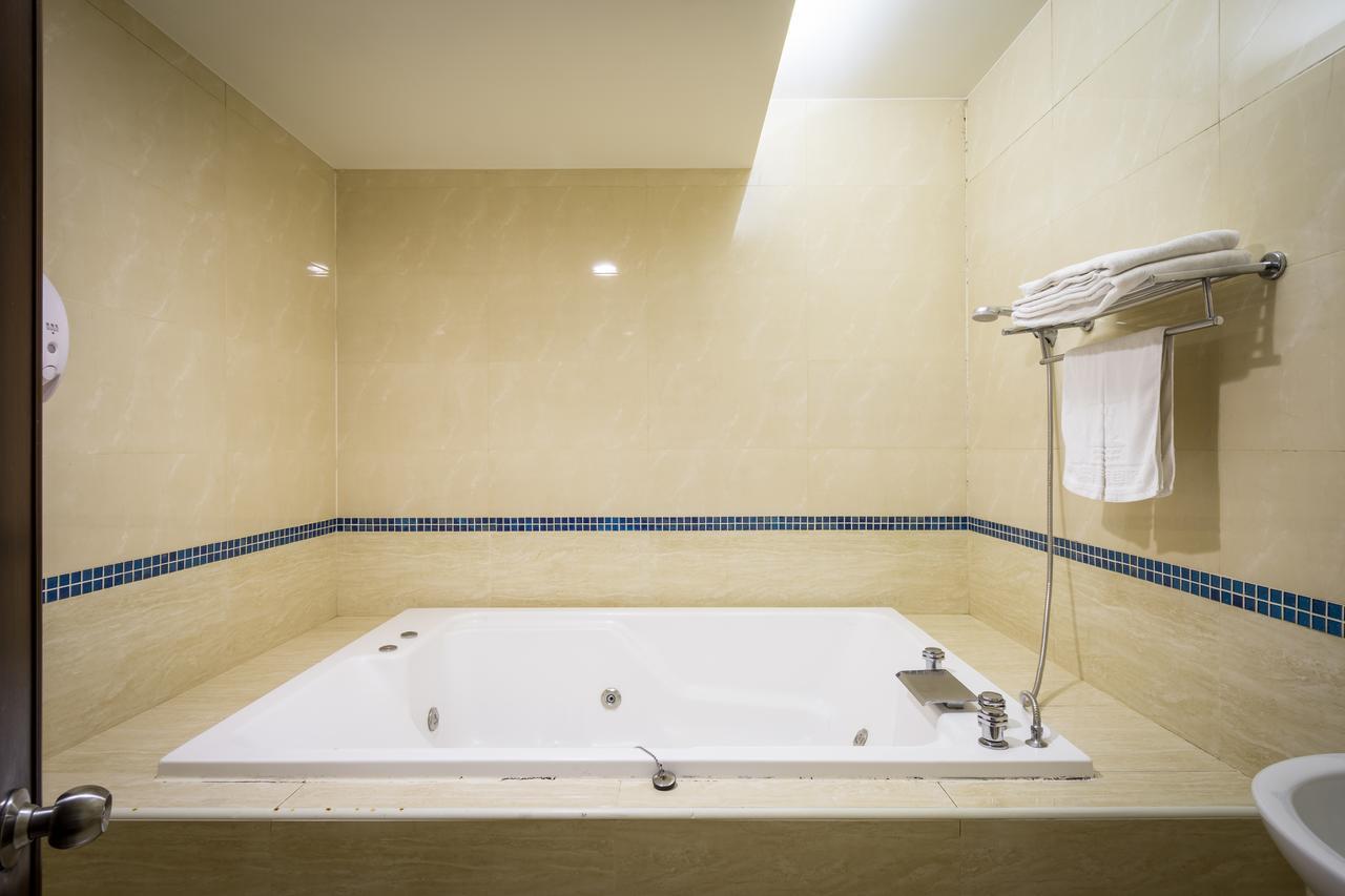 Carnival Motel Тайбэй Экстерьер фото