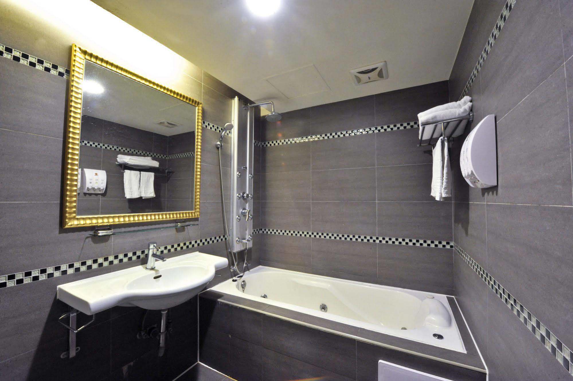 Carnival Motel Тайбэй Экстерьер фото