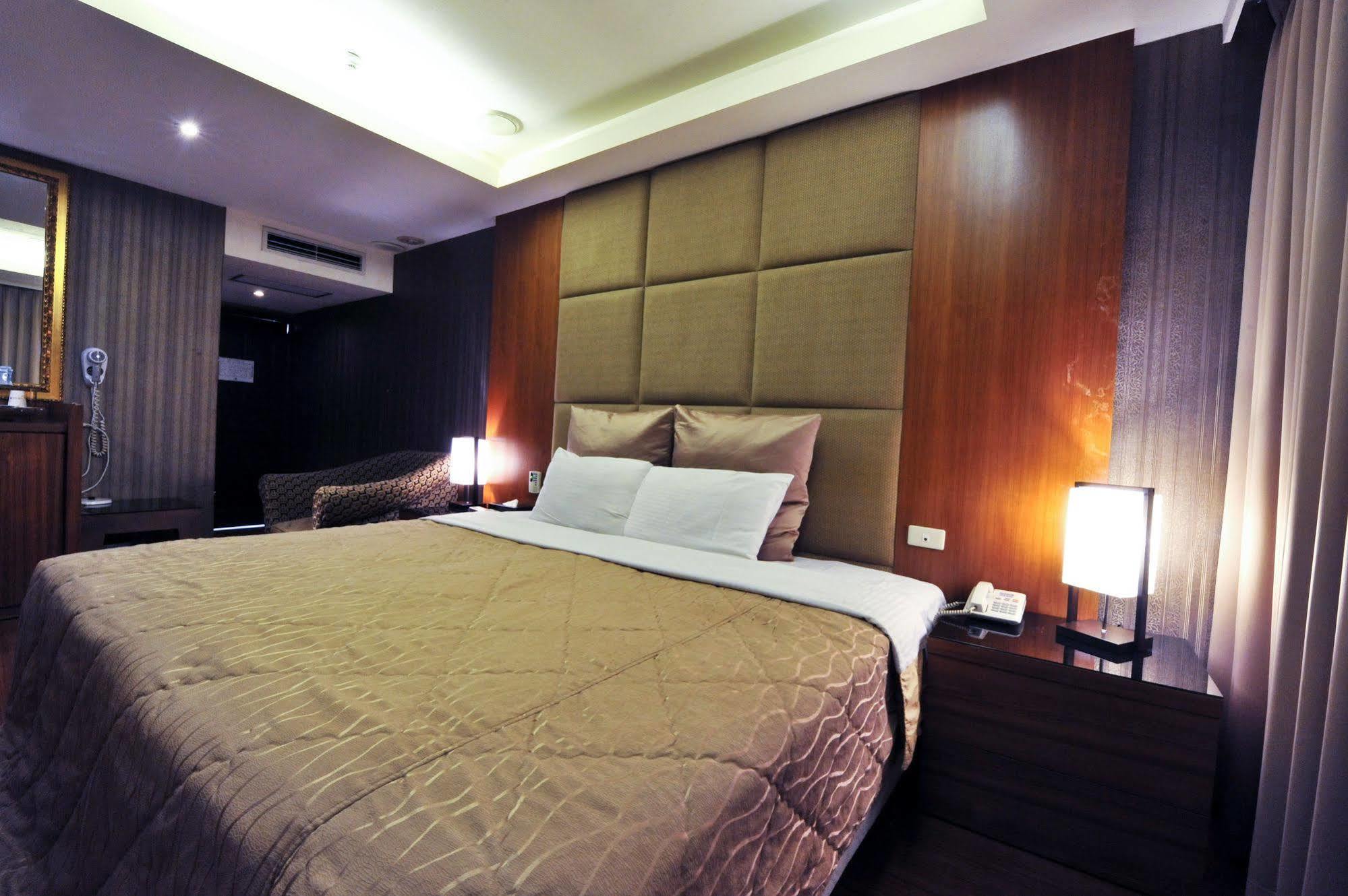 Carnival Motel Тайбэй Экстерьер фото