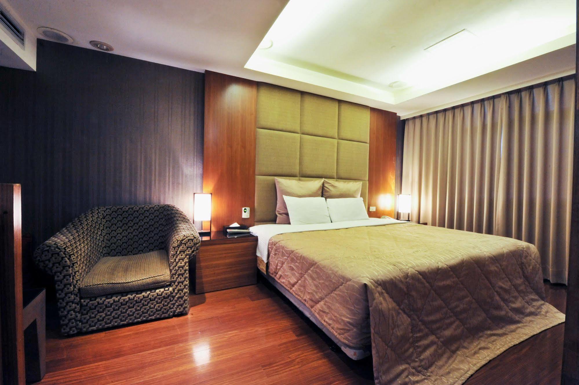 Carnival Motel Тайбэй Экстерьер фото