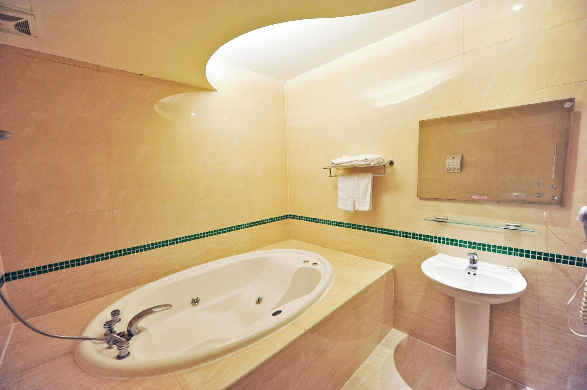 Carnival Motel Тайбэй Экстерьер фото